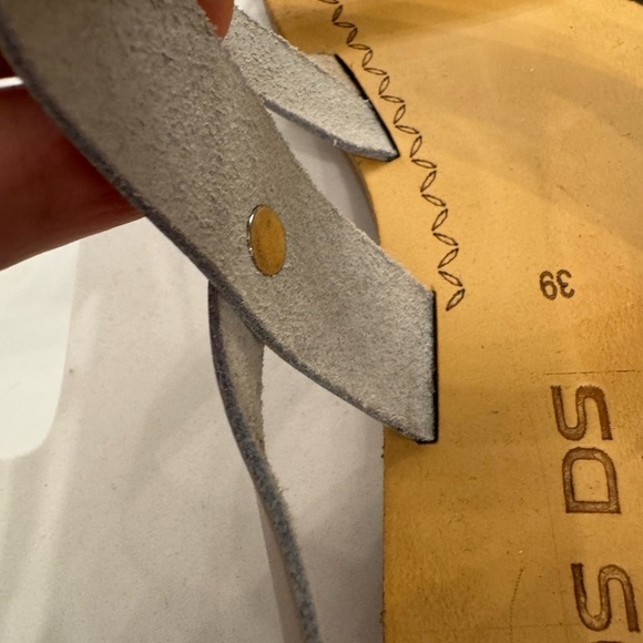 Genuine leather NWOT mustard and Cream Slip-On Sandals. - Picture 4 of 8